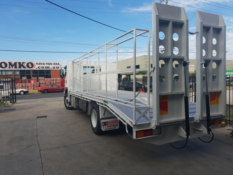 Beavertail tray on a Hino truck with hydraulic ramps