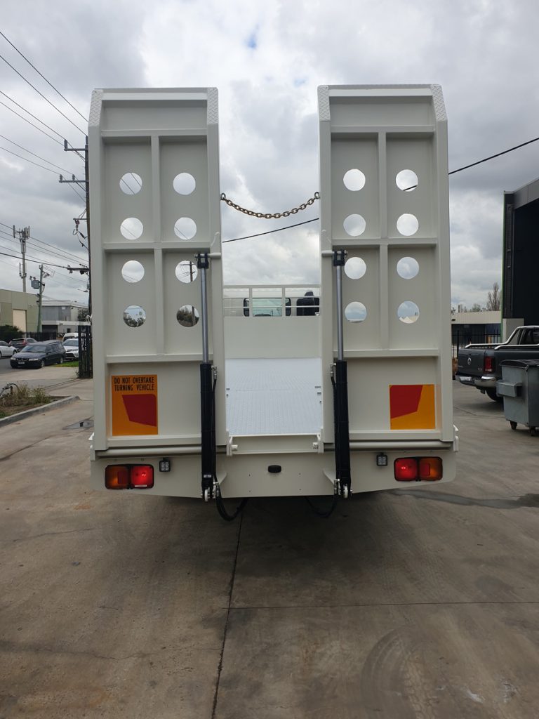 A image of the back of a Hino truck tray