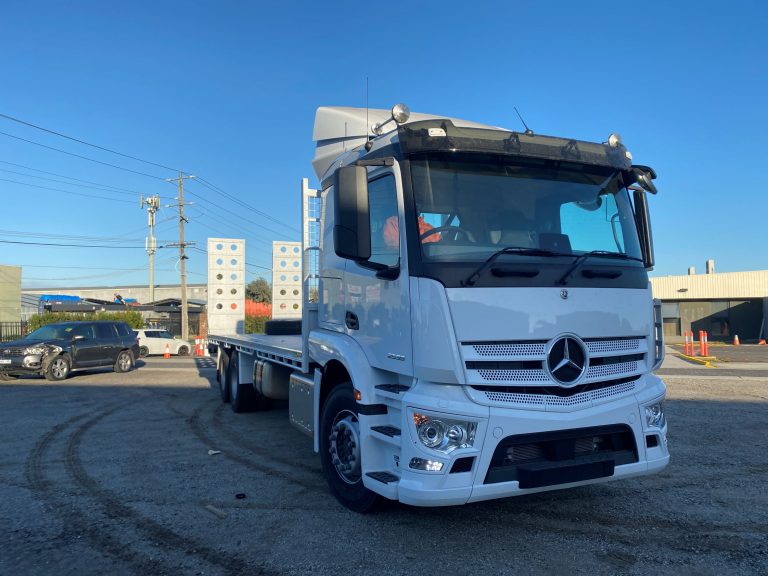 MERCEDES-BENZ ACTROS WITH CUSTOM LONG BEAVERTAIL AND REMOVABLE RACKS