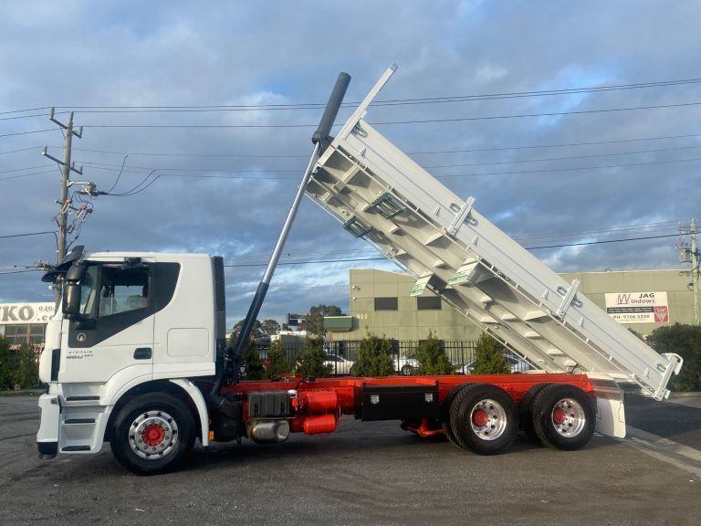 IVECO Truck With Raised Custom Tipping Truck Tray